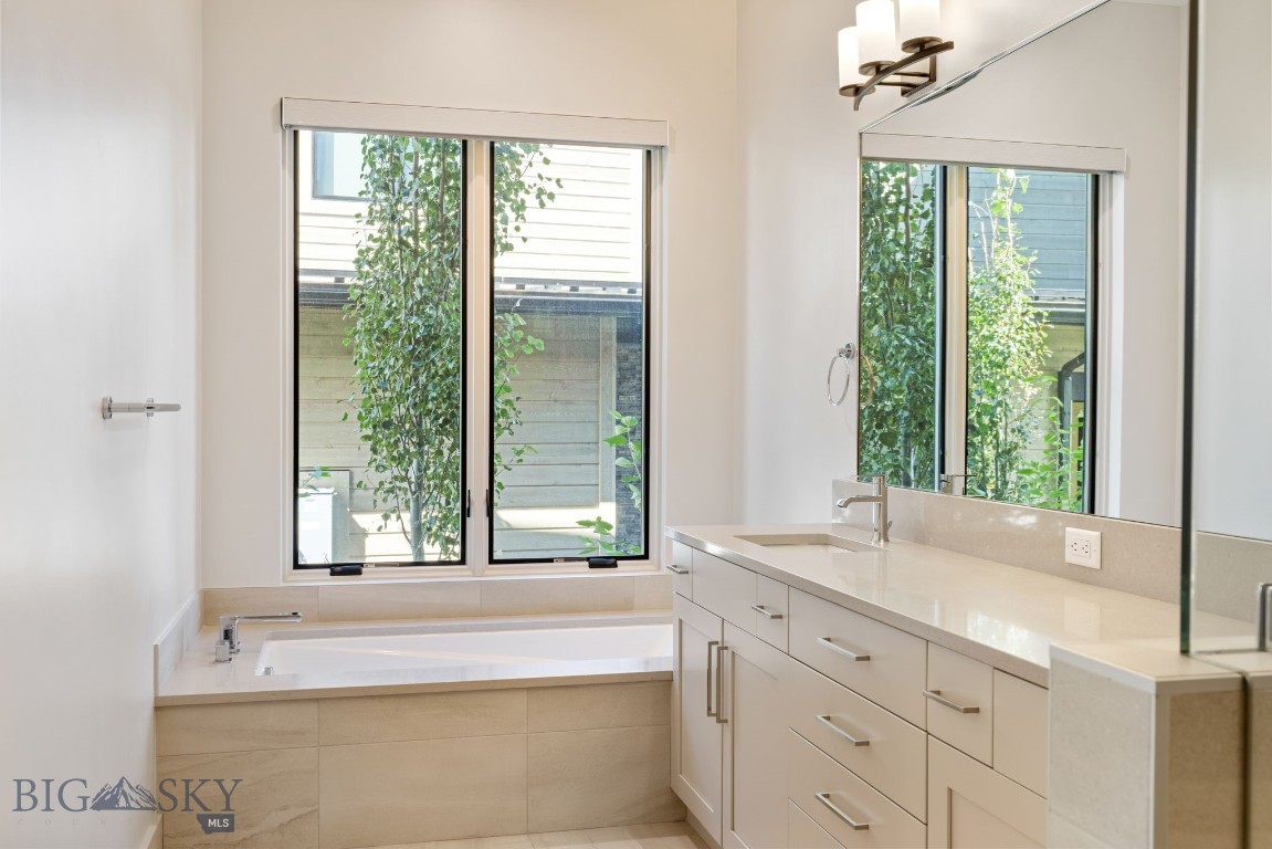 89 Balmoral Trail B Property Photo 42
