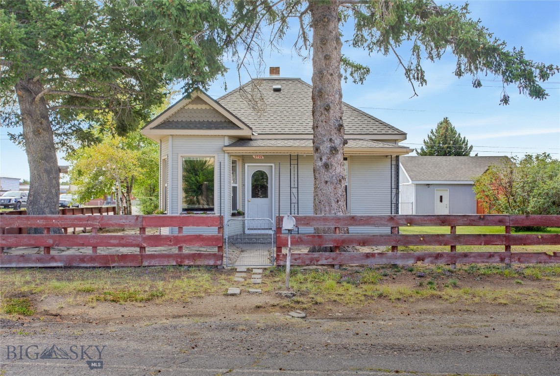 2726 Walnut Street Property Photo 1