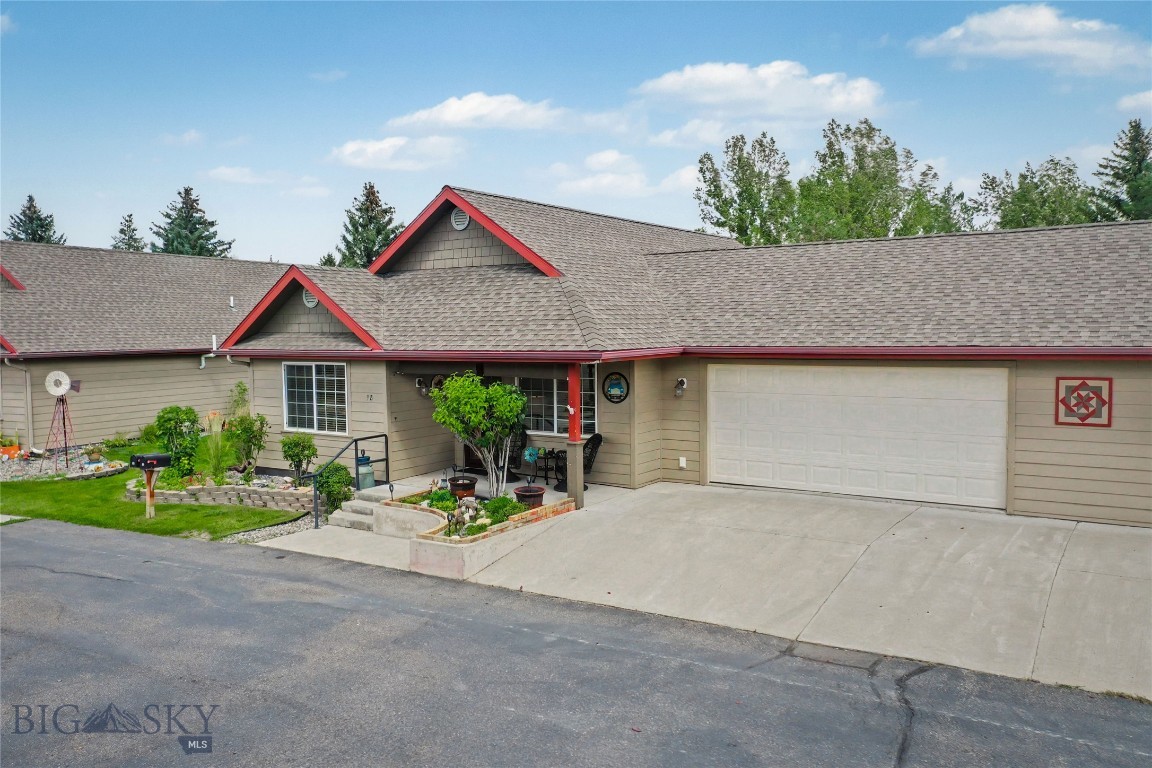 9 Eliza Drive B Property Photo 2