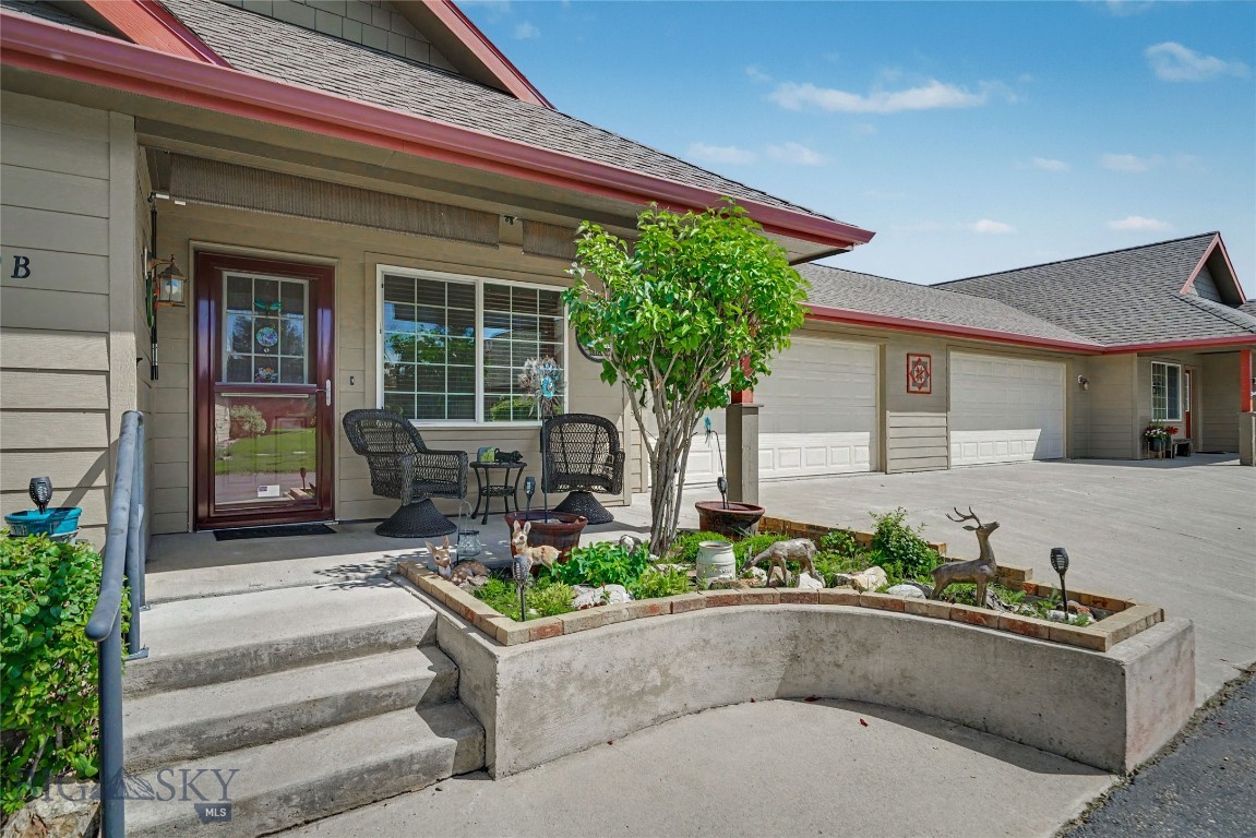 9 Eliza Drive B Property Photo 3