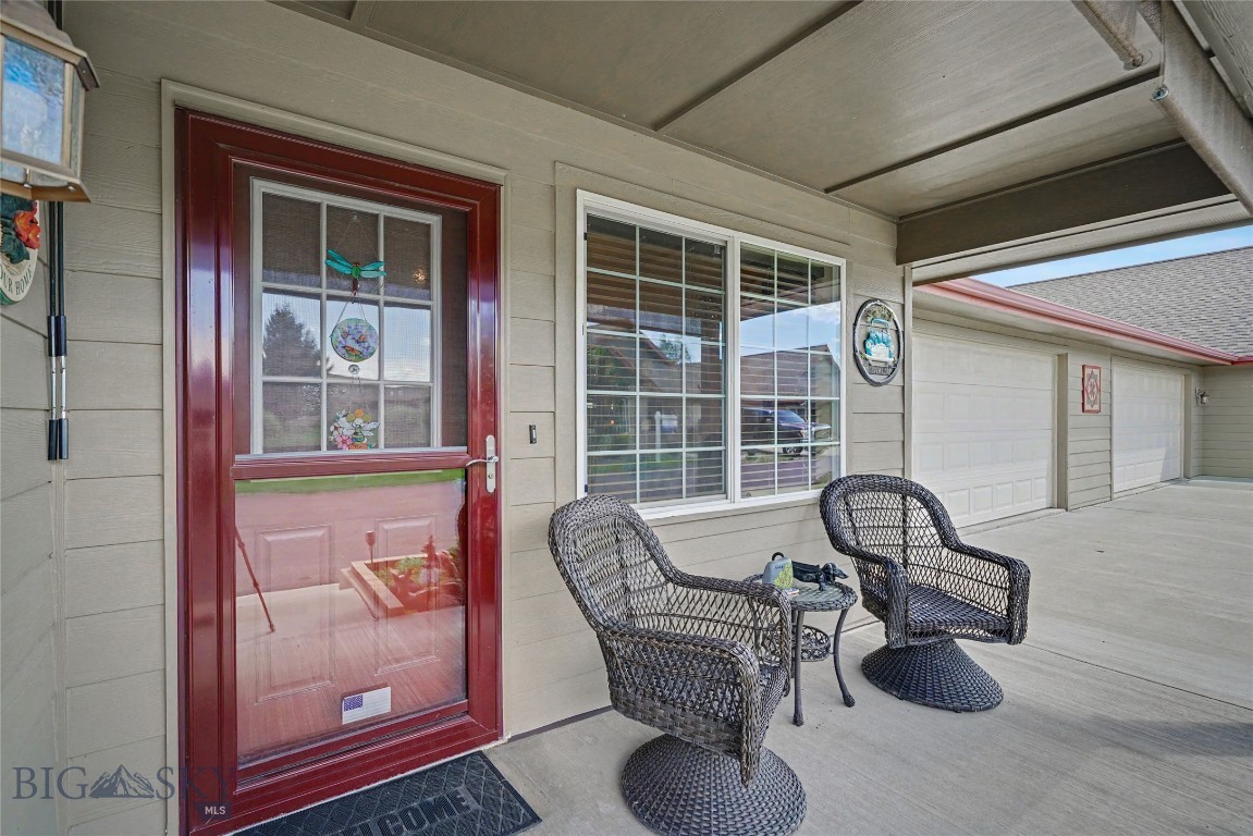 9 Eliza Drive B Property Photo 4