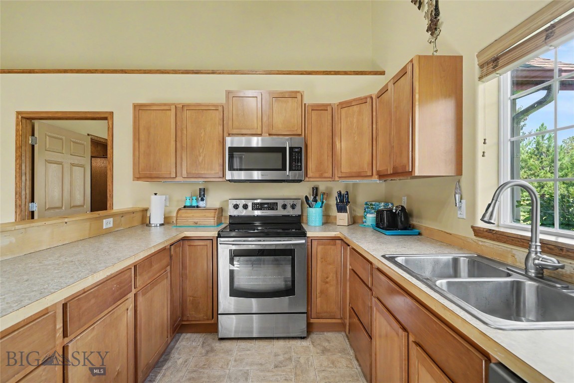 9 Eliza Drive B Property Photo 6
