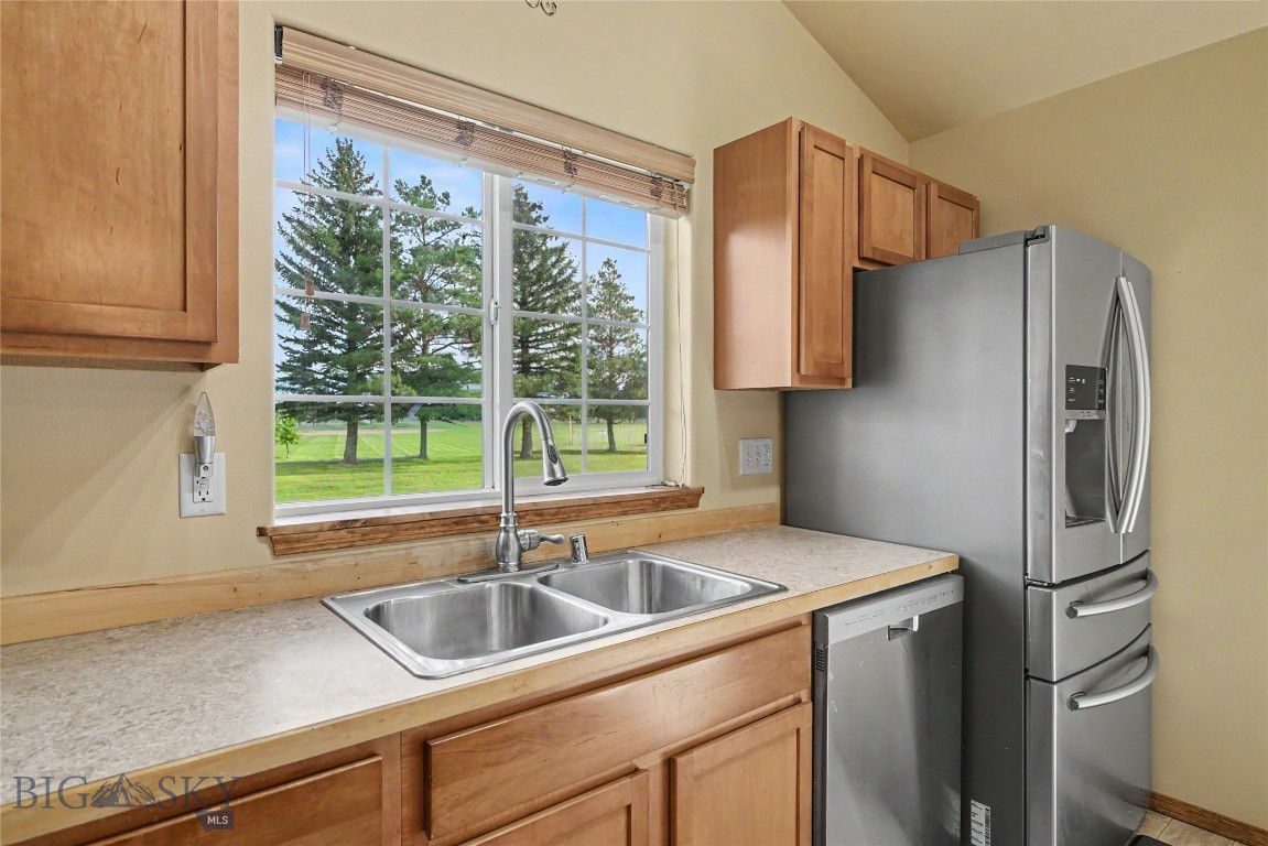 9 Eliza Drive B Property Photo 8
