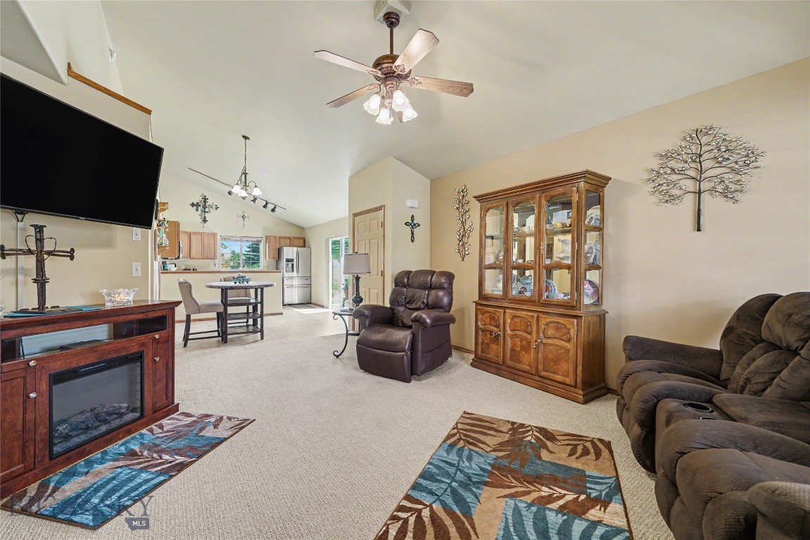 9 Eliza Drive B Property Photo 13
