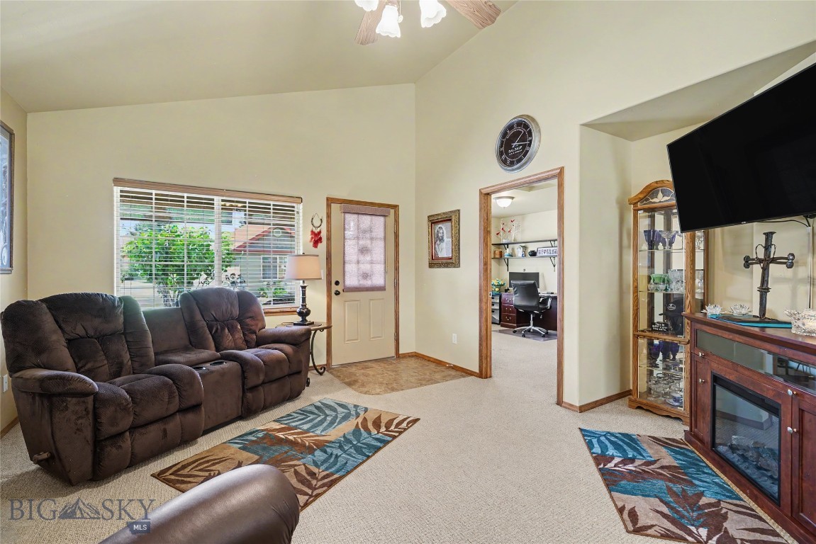 9 Eliza Drive B Property Photo 14