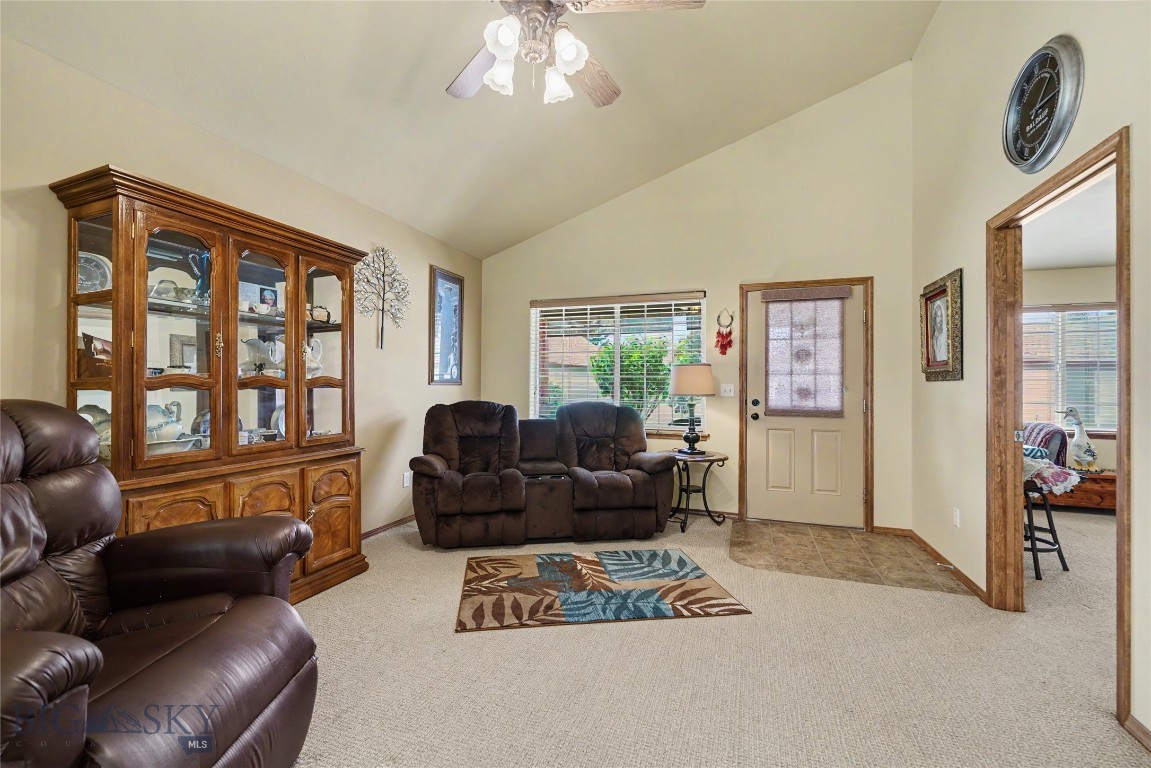 9 Eliza Drive B Property Photo 15