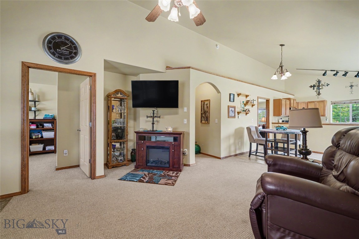 9 Eliza Drive B Property Photo 16