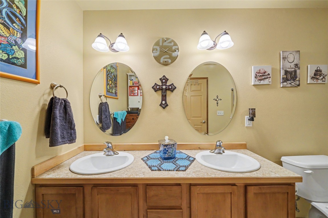 9 Eliza Drive B Property Photo 21