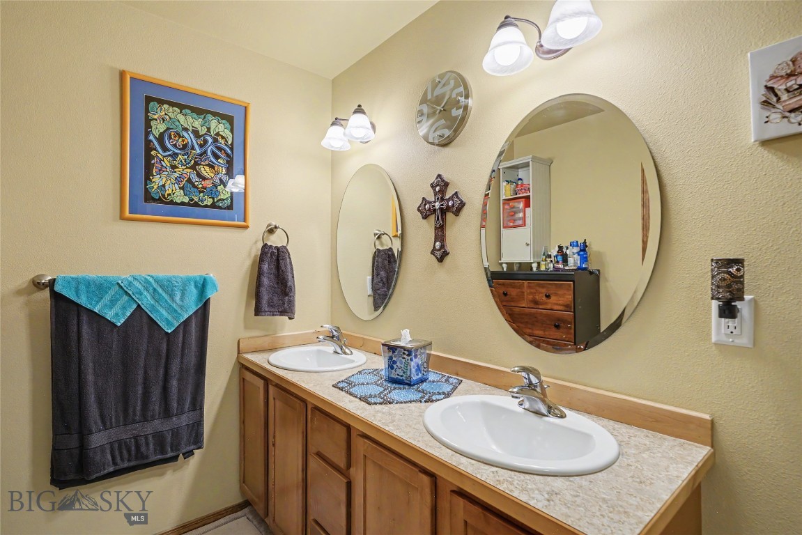 9 Eliza Drive B Property Photo 22