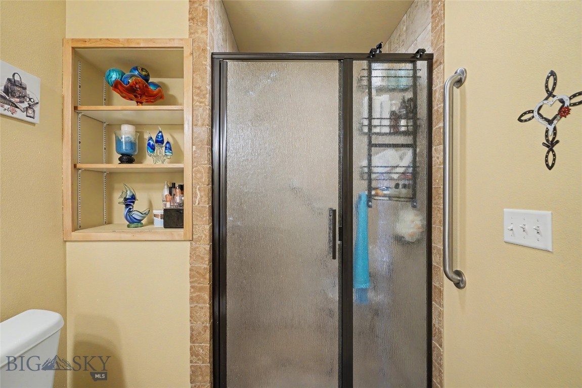 9 Eliza Drive B Property Photo 23