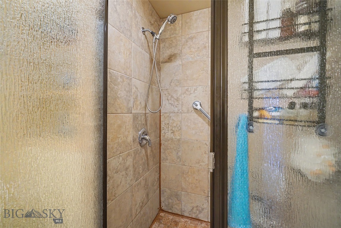 9 Eliza Drive B Property Photo 24