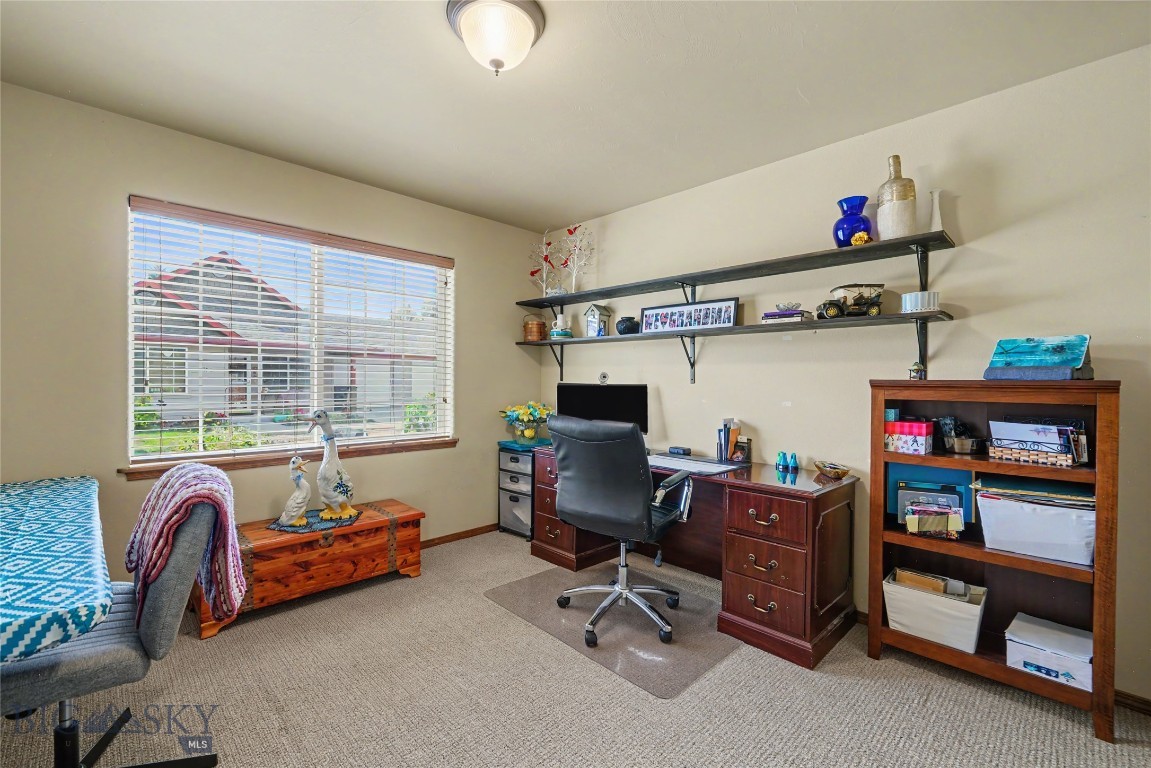 9 Eliza Drive B Property Photo 25