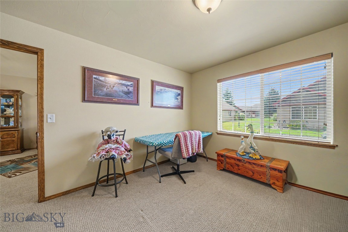9 Eliza Drive B Property Photo 26