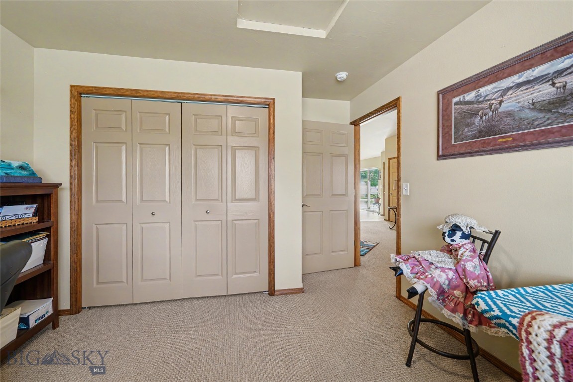 9 Eliza Drive B Property Photo 27