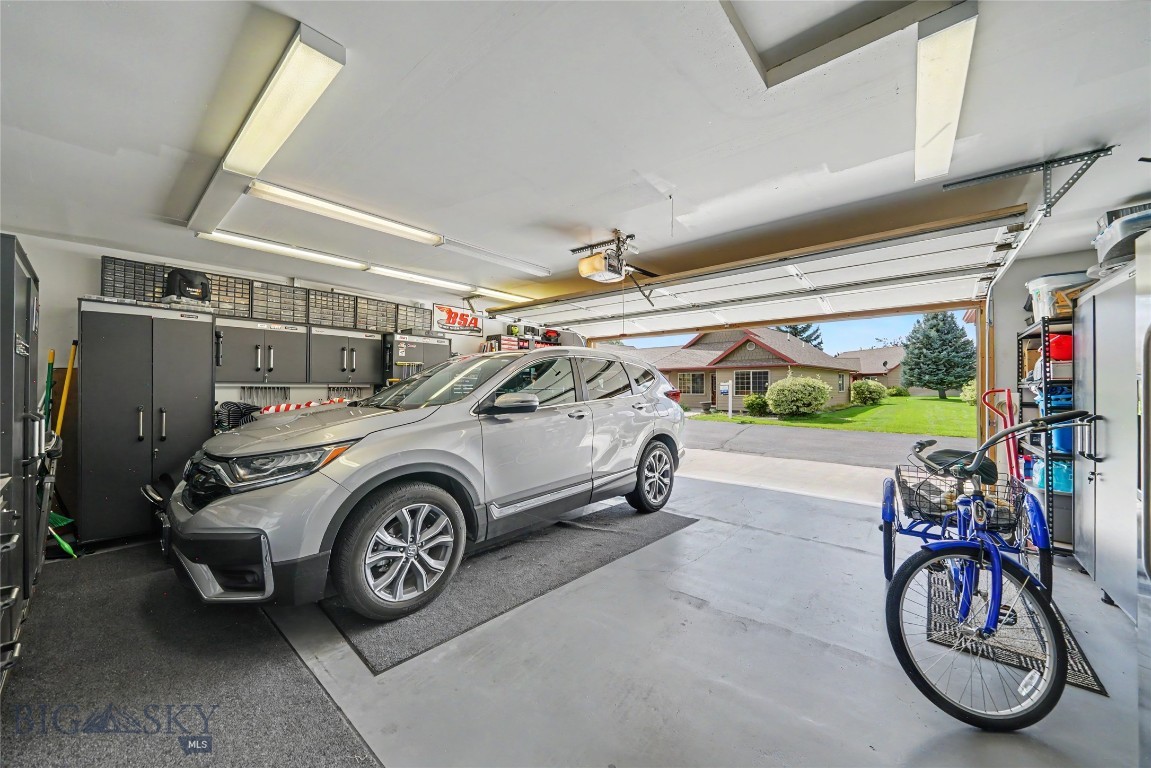 9 Eliza Drive B Property Photo 33