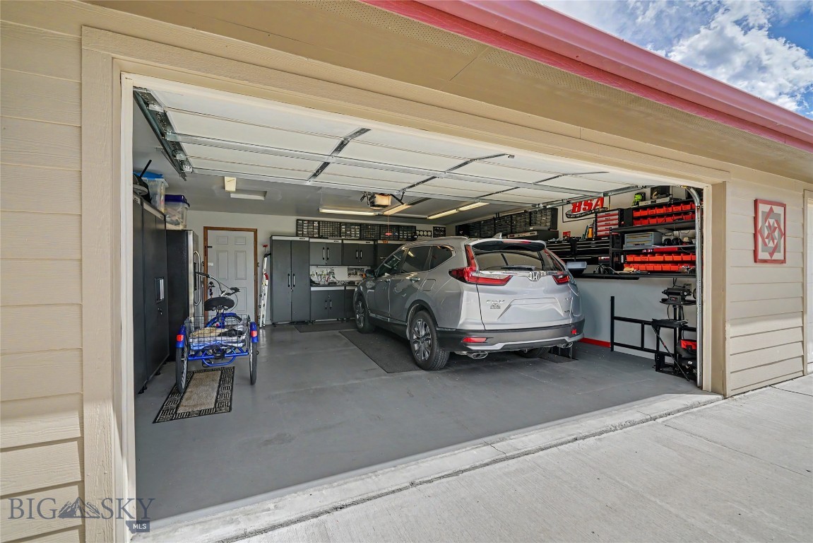 9 Eliza Drive B Property Photo 34