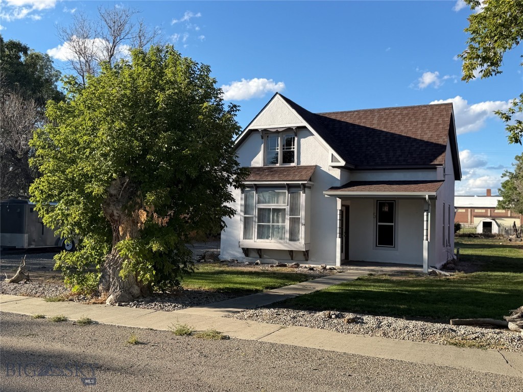 5 2nd Street W Property Photo 1