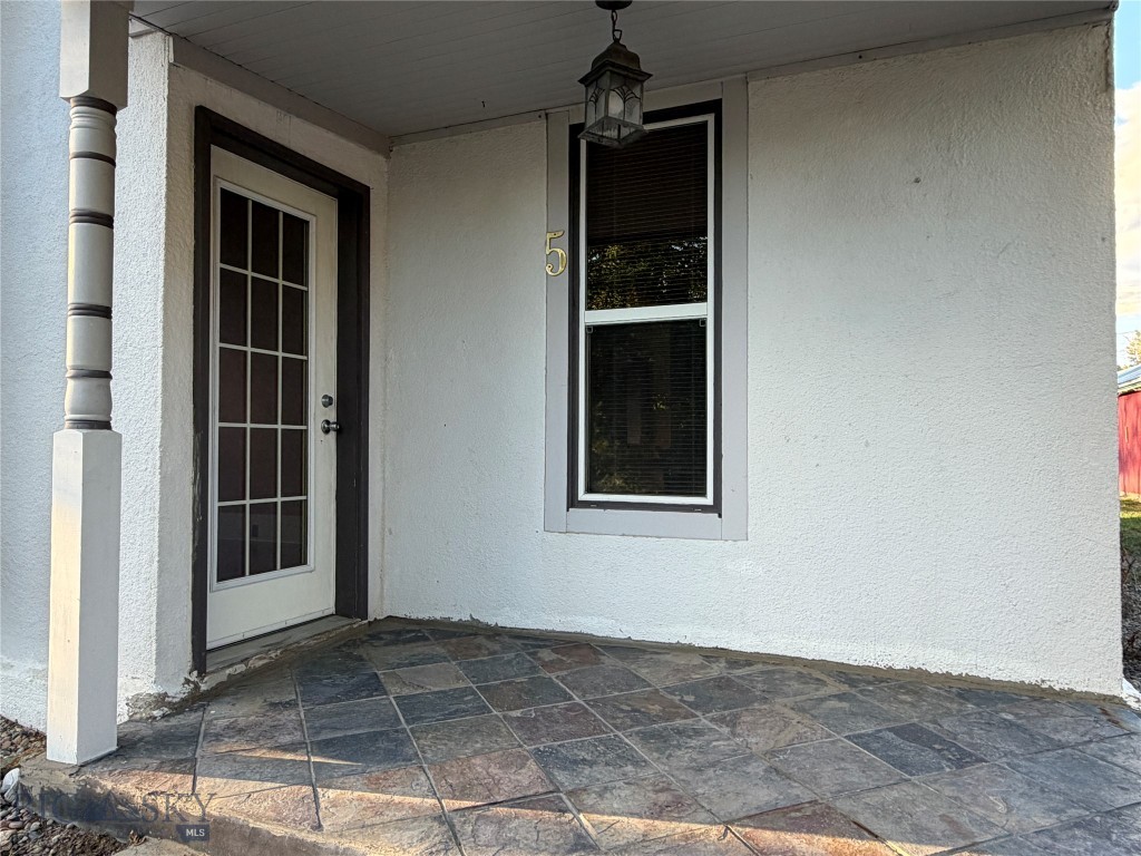 5 2nd Street W Property Photo 2