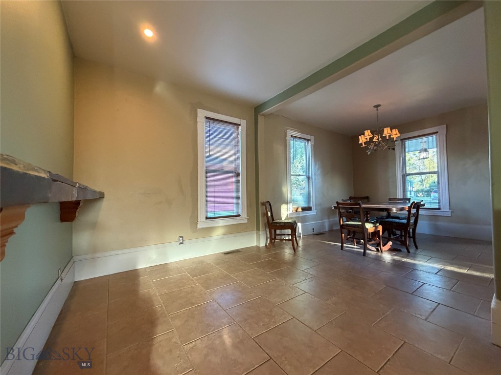 5 2nd Street W Property Photo 3