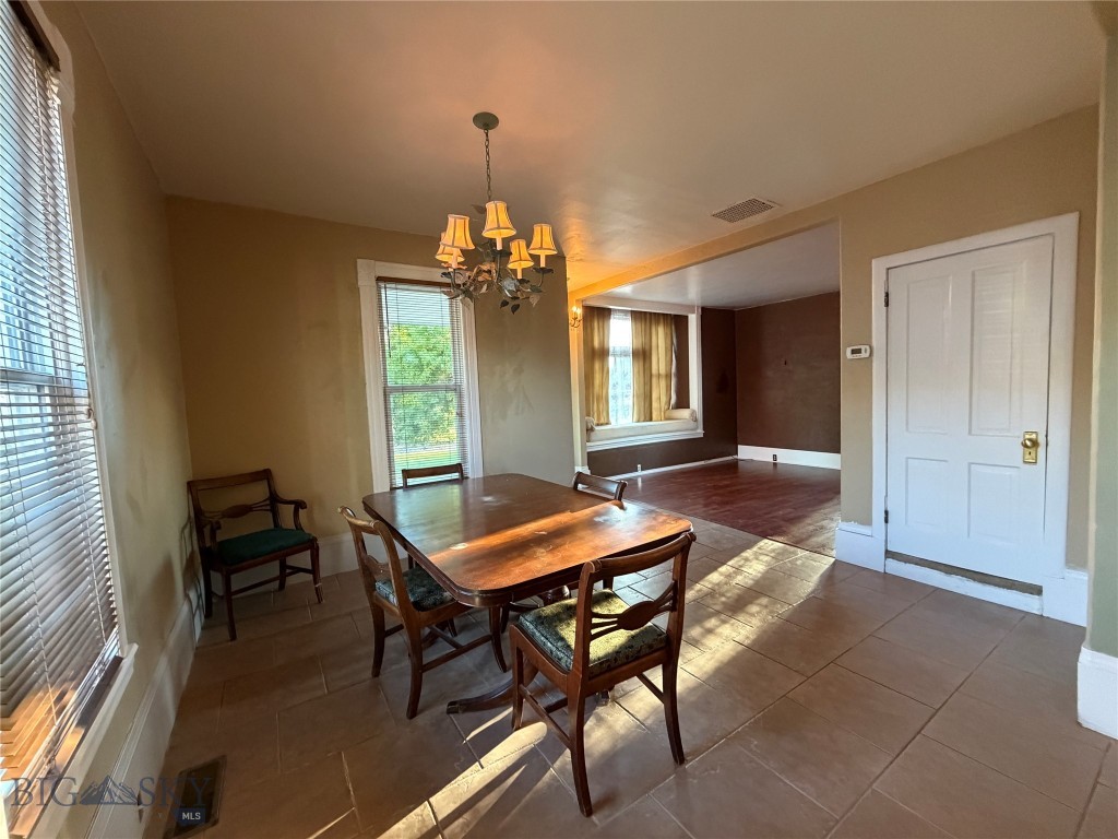 5 2nd Street W Property Photo 4