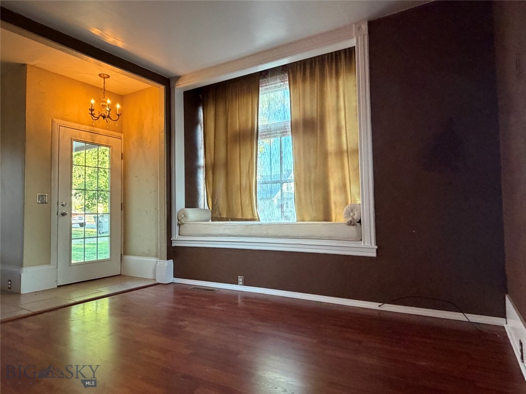 5 2nd Street W Property Photo 6