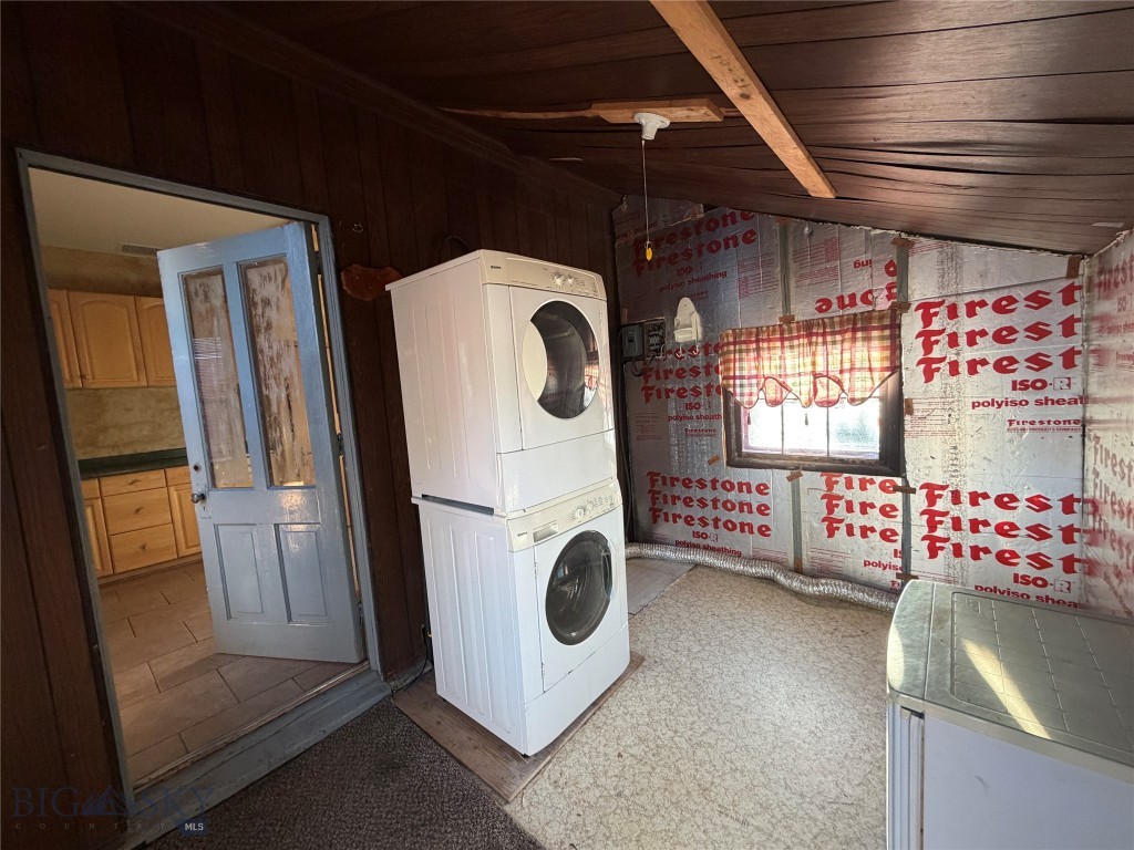 5 2nd Street W Property Photo 10