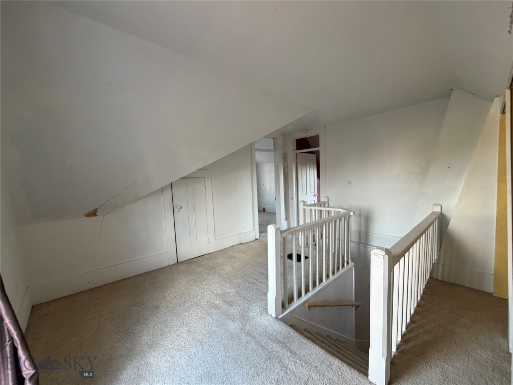 5 2nd Street W Property Photo 12