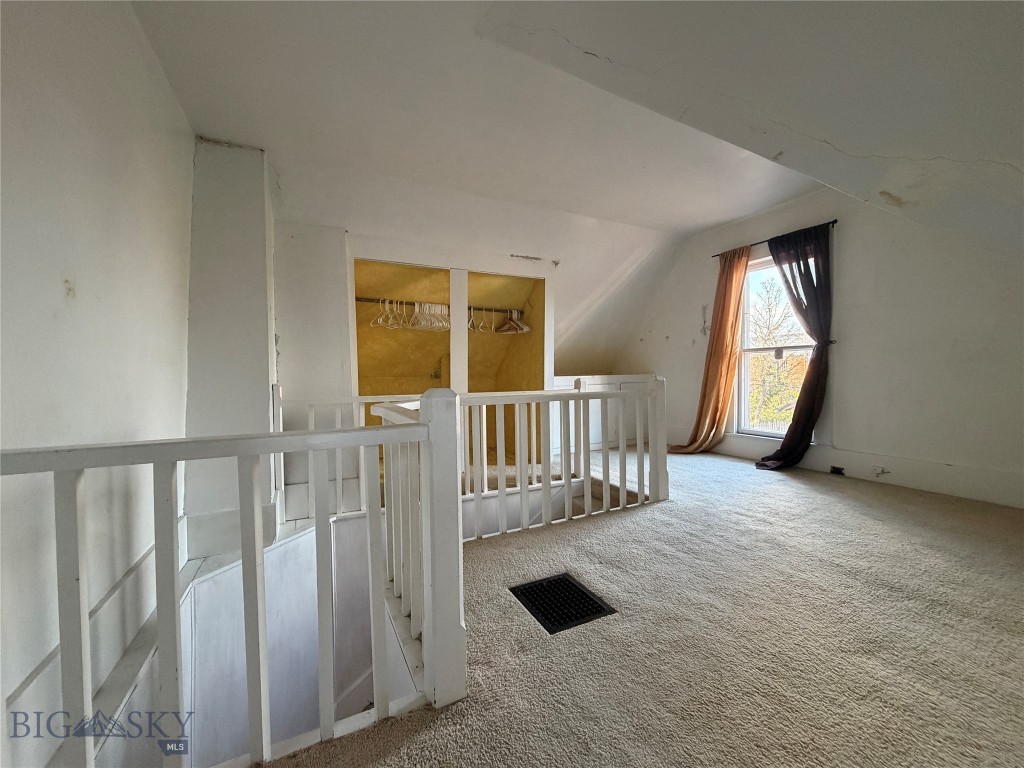 5 2nd Street W Property Photo 13