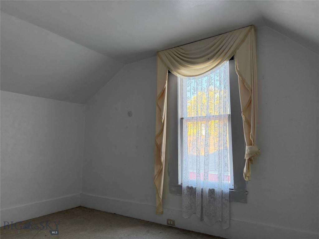 5 2nd Street W Property Photo 16