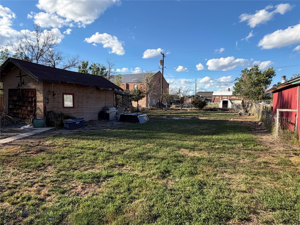 5 2nd Street W Property Photo 22