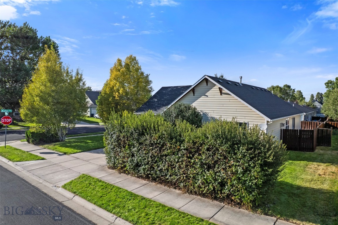 738 N Aster Avenue Property Photo 4