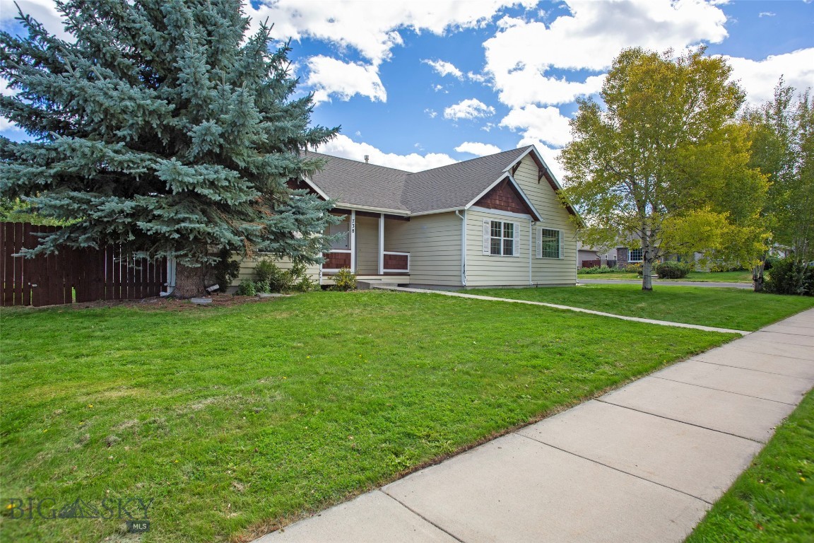 738 N Aster Avenue Property Photo 15
