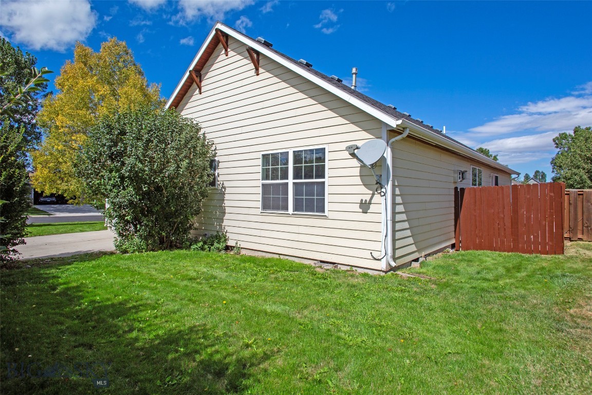 738 N Aster Avenue Property Photo 19