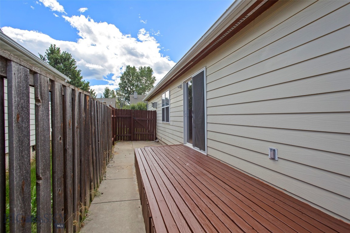 738 N Aster Avenue Property Photo 22