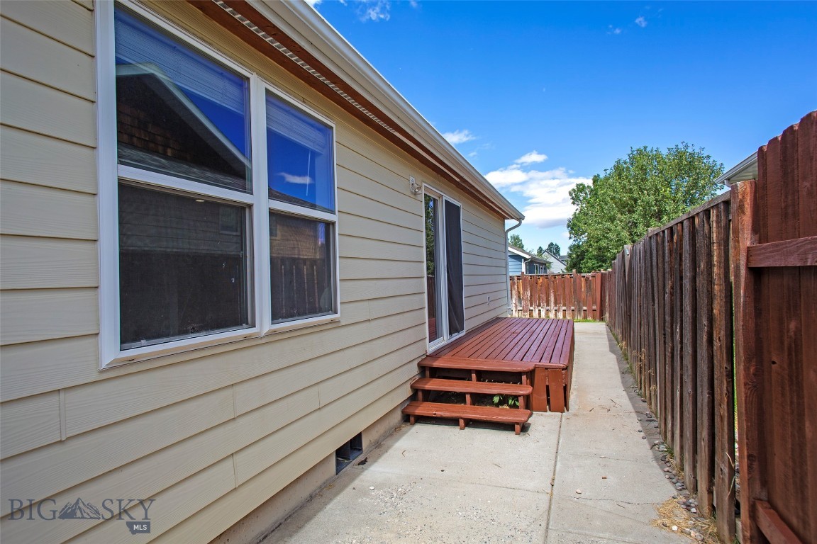 738 N Aster Avenue Property Photo 23