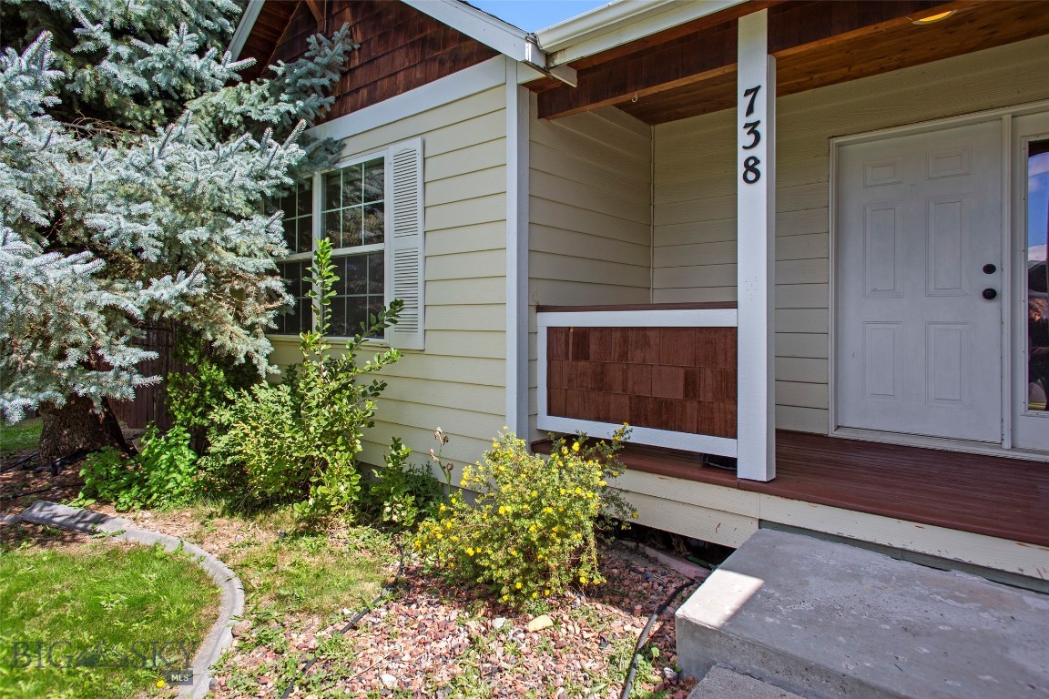 738 N Aster Avenue Property Photo 28