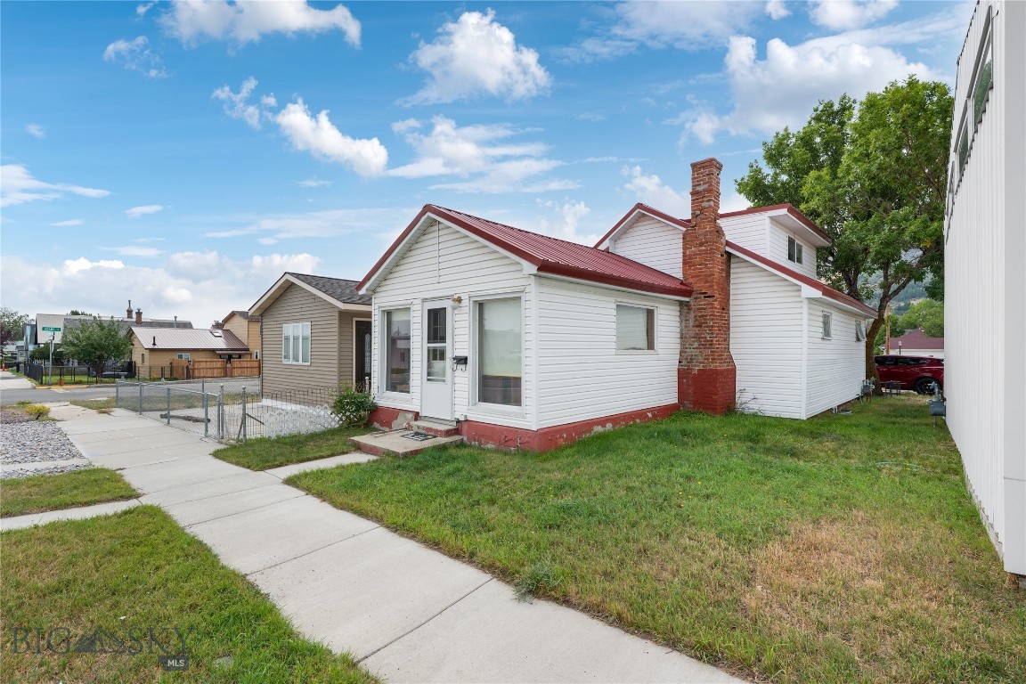 919 E Commercial Avenue Property Photo 1