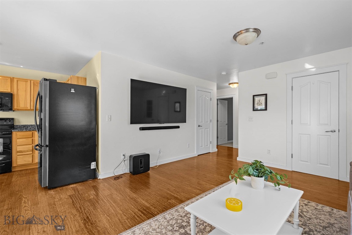 1004 Cruiser Lane O Property Photo 4