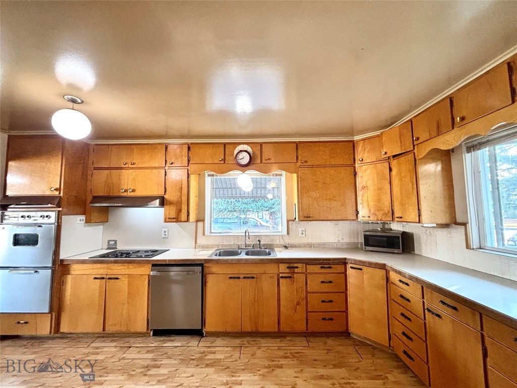 920 E Center Street Property Photo 7
