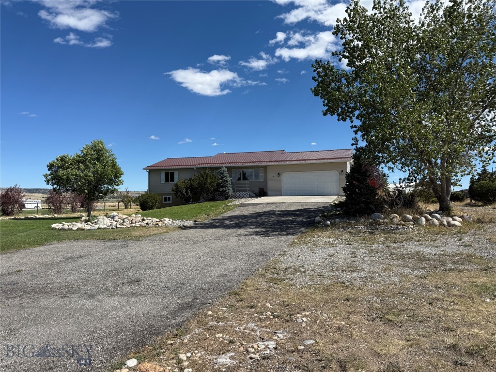 18 Meadowlark Circle Property Photo 2