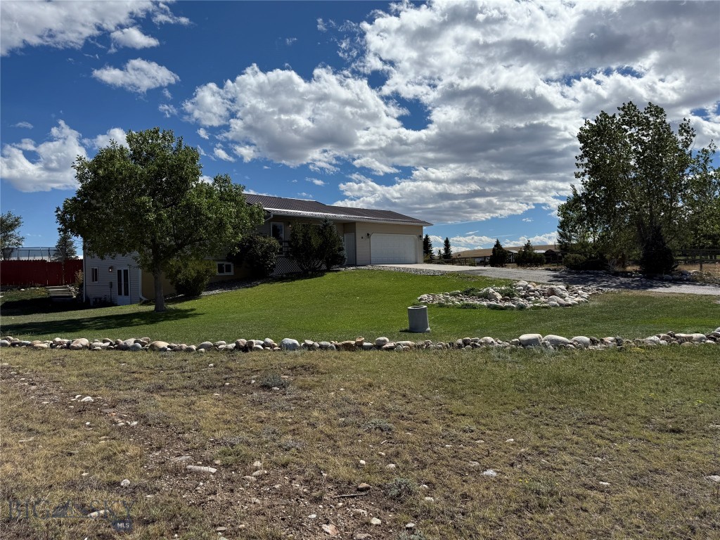 18 Meadowlark Circle Property Photo 3