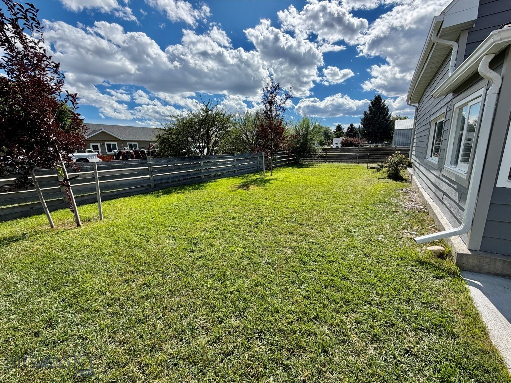 636 E Glendale Street Property Photo 23