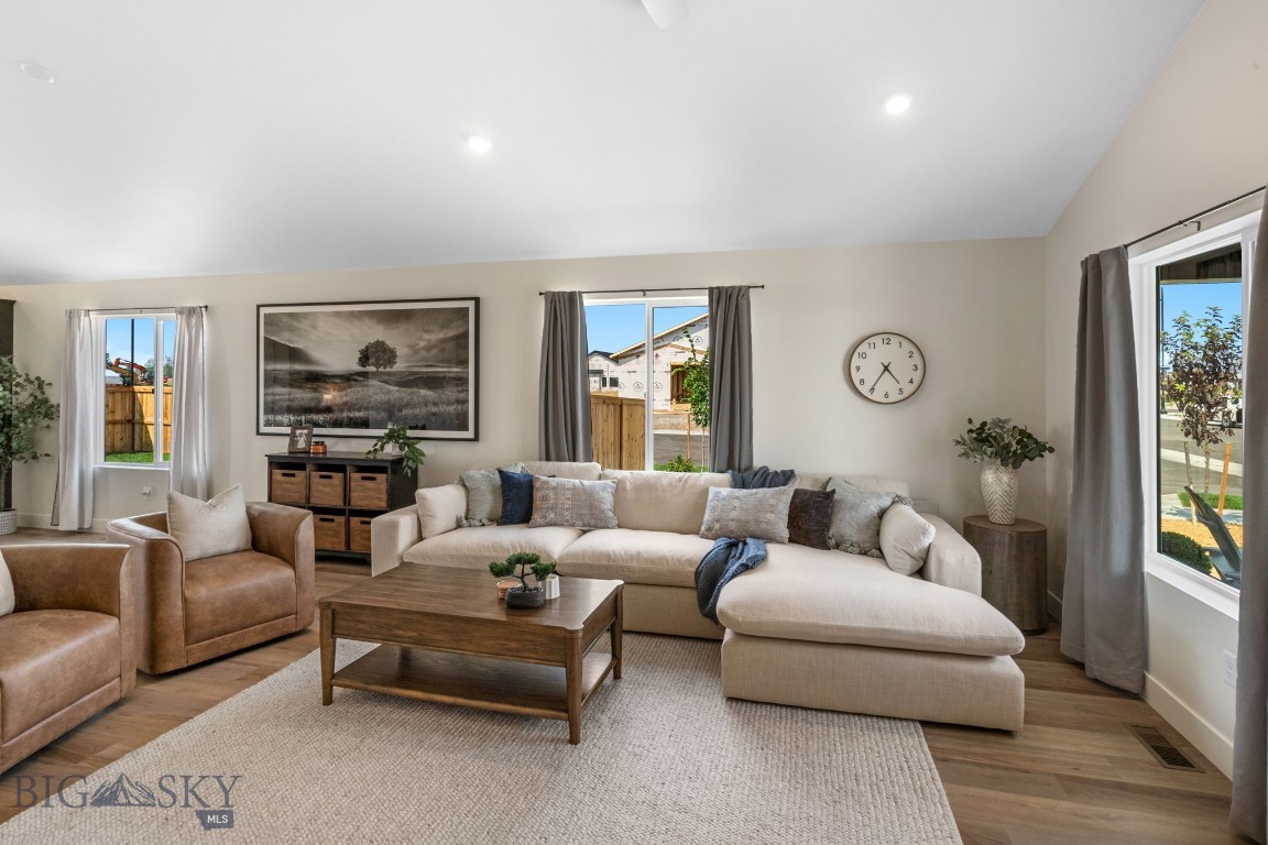 700 Thrice Loop Property Photo 10