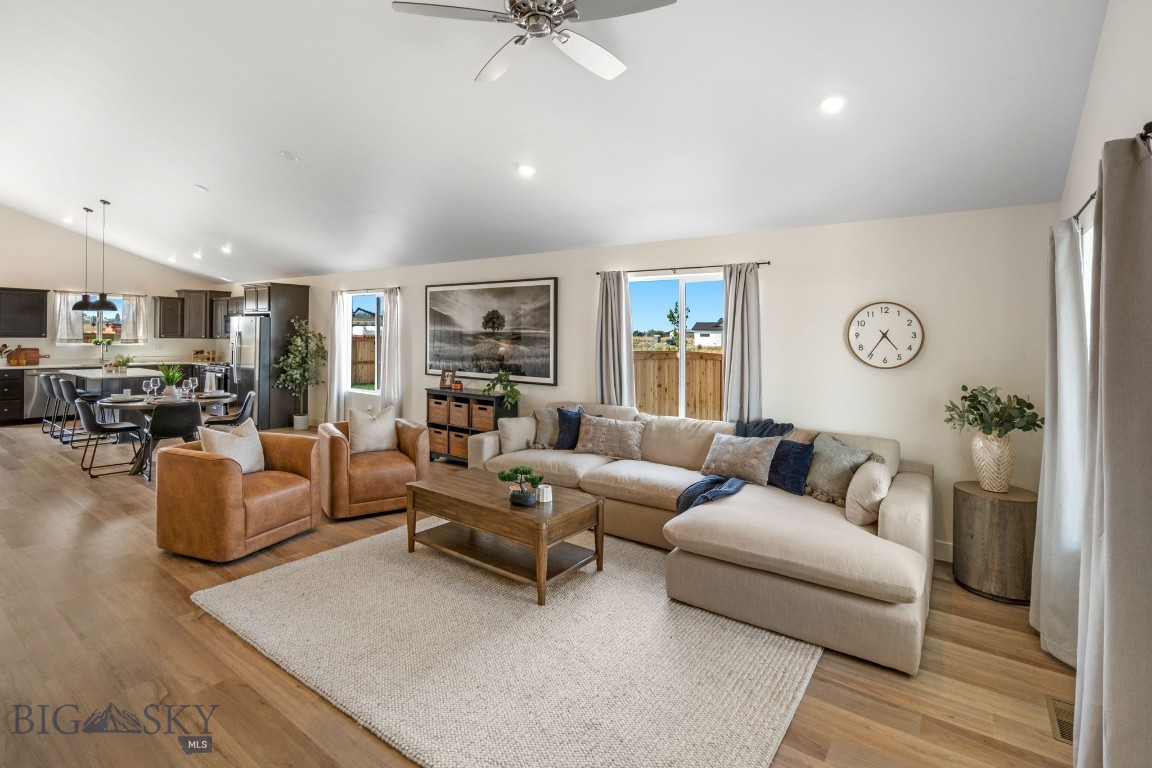 700 Thrice Loop Property Photo 11