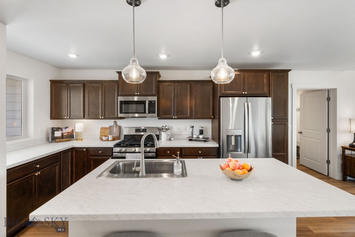 702 Thrice Loop Property Photo 6