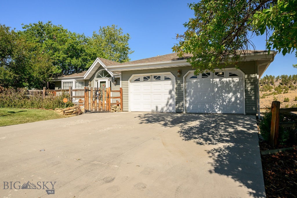 2911 Tartan Road Property Photo 3