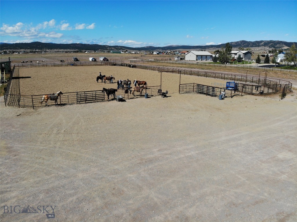 8410 Applegate Road Property Photo 7