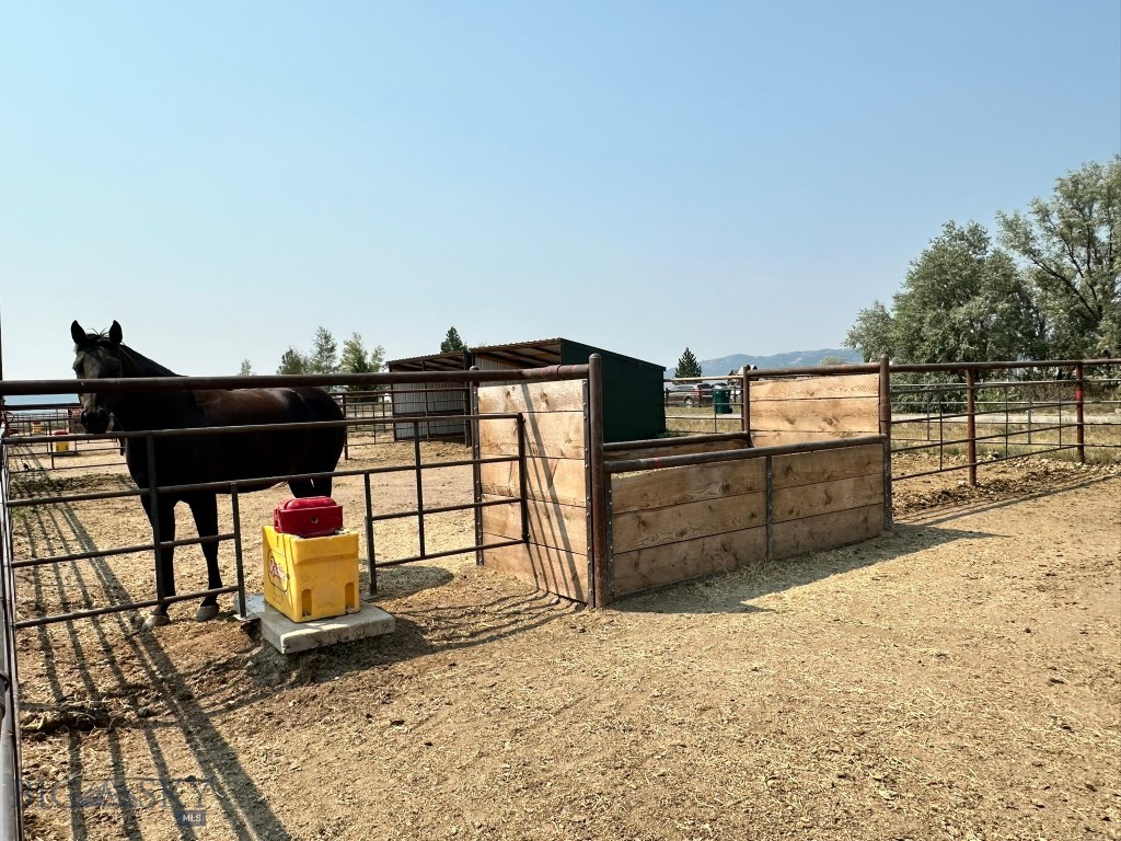 8410 Applegate Road Property Photo 25