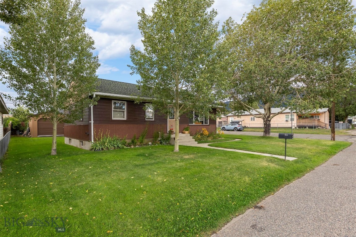 2419 Ottawa Property Photo 2