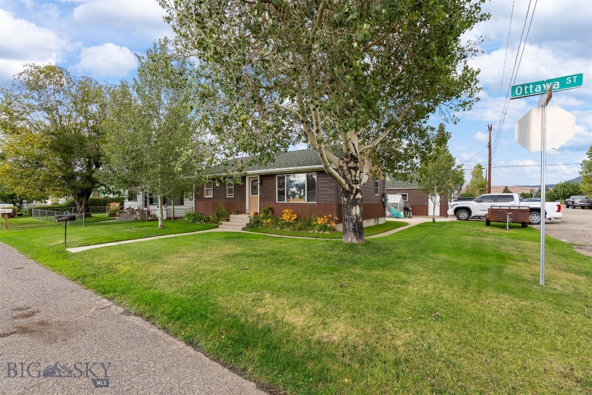 2419 Ottawa Property Photo 3